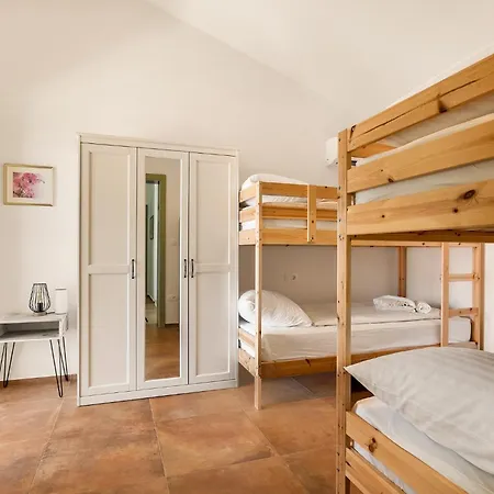 Pinaza A فربنيك