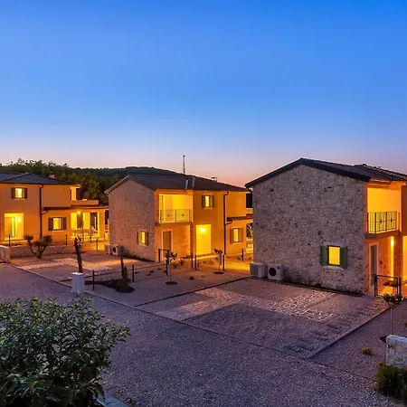 Villa Pinaza A *